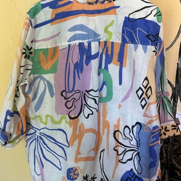 Chico's No-Iron Linen Button Front Blouse with cute summery print - Picture 7 of 9